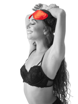 amor blindfold red