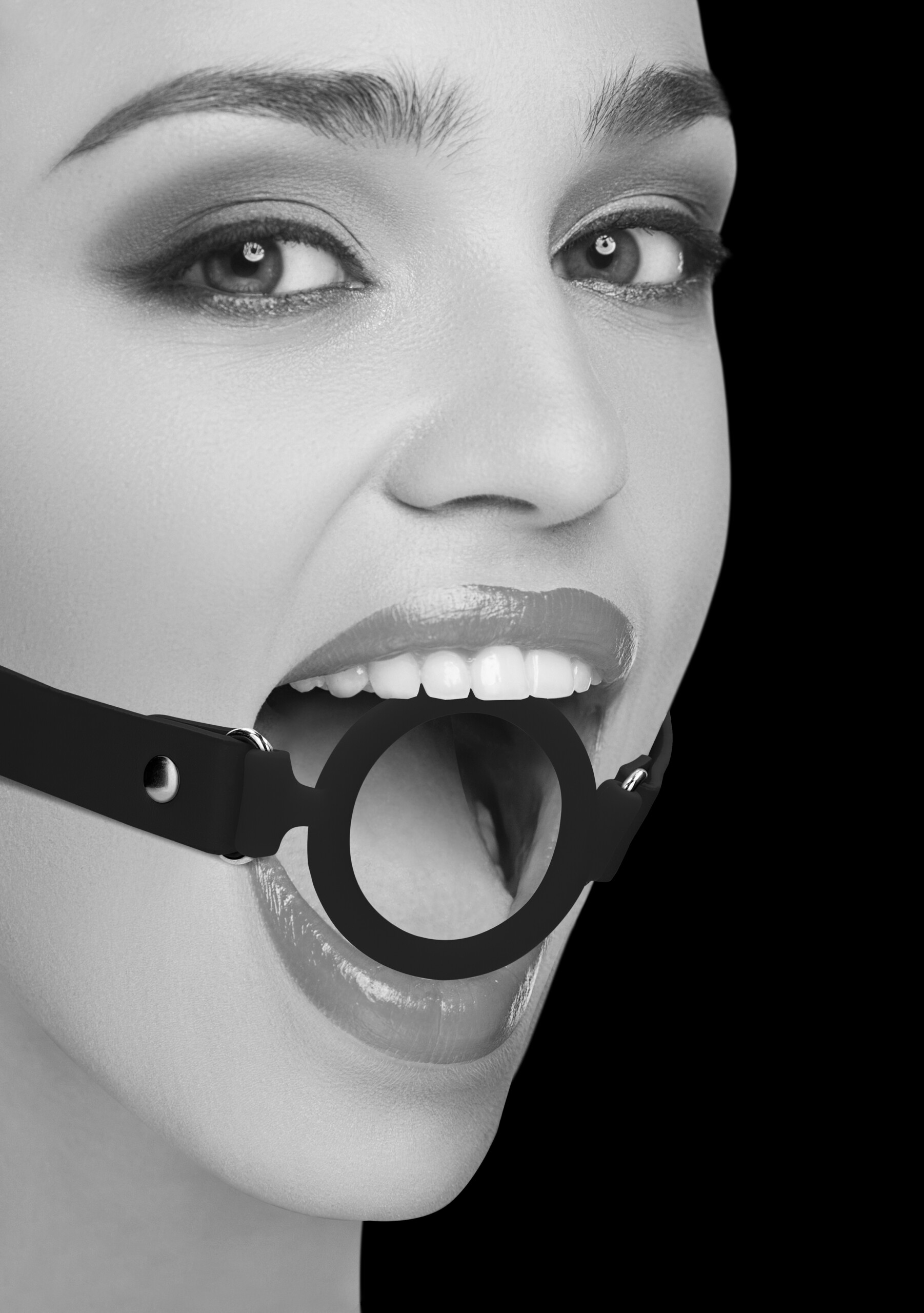 silicone ring gag with adjustable bonded leather staps black